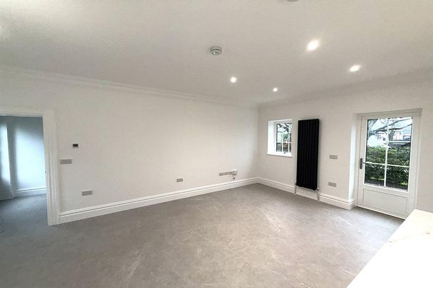 Apt 33 Cromlyn Wood, Hillsborough BT26 6TX - Photo 1