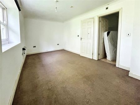 The Manor House, 68 Moorside Avenue, Crosland Moor, Huddersfield, HD4 - Photo 4