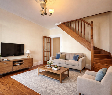 Spacious Freestanding Three Bedroom Home In Ideal Location - Photo 1