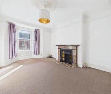 3 bedroom flat to rent - Photo 4
