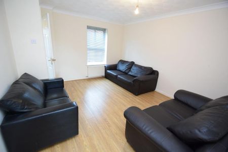 3 bedroom terraced house to rent - Photo 2