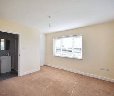 4 bedroom detached house to rent - Photo 3