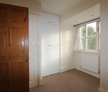 2 Bed Terraced House, Britton Close, SE6 - Photo 4