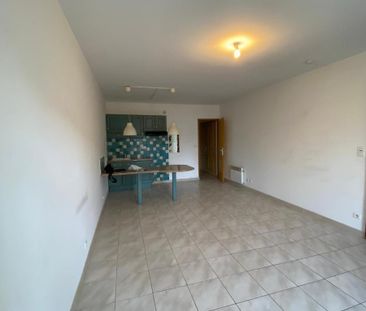 Location Appartement 3 pièces 57m² SEILLONS SOURCE D ARGENS 83470 - Photo 2