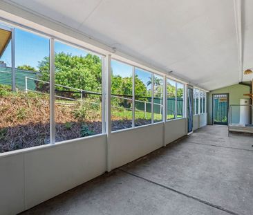 Freshly Painted Family Home in Bradbury - Photo 5