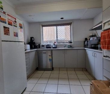 SUNNYBANK HILLS PRIMARY SCHOOL CATCHMENT -3 BEDROOMS TOWNHOUSE - Photo 4