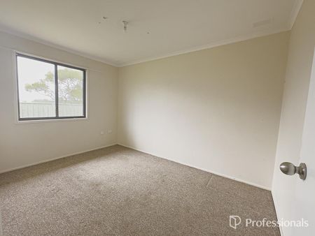 9 Flemming Crescent, West Tamworth NSW 2340 - House For Rent | Domain - Photo 3