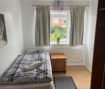 4 bedroom semi-detached house to rent - Photo 5