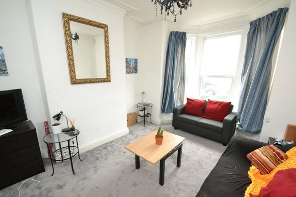 4 bedroom terraced house to rent - Photo 1