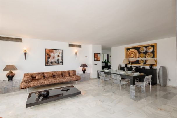 2 Bedroom Apartment For Rent in Puerto Banús, Málaga - Photo 1