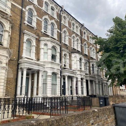 Larger than average & superbly located to amenities & transport - Photo 1