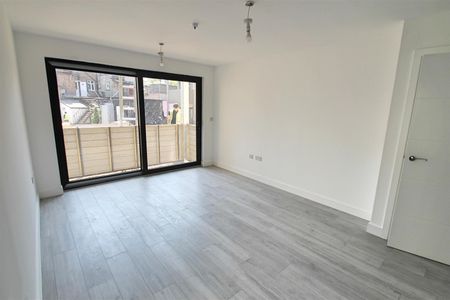 2 bed flat to rent, Watford, WD19 - Photo 3