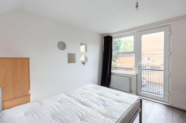 4 bedroom terraced house to rent - Photo 1
