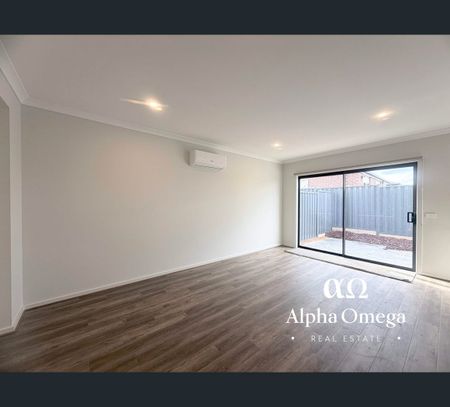 27 Mettle Street, Clyde North, Vic 3978 - Photo 2