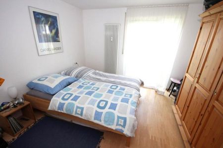 Dort, wo man die kleine Kapelle sehen kann! 3-Zi.-OG-Whg. m. EBK, Balk., u. TG-Stellpl. am Ortsrand - Photo 2