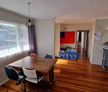 Beautiful 3 Bedroom family home - Photo 3