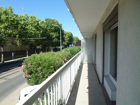 Location Appartement 4 pièces 81m² MONTPELLIER 34000 - Photo 5