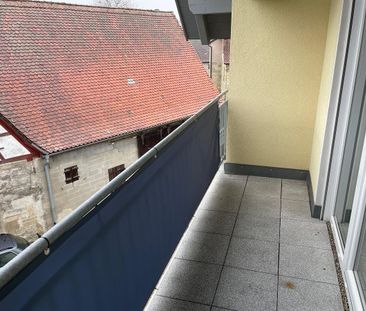 +++Großzügige 2-Zimmer-Dachgeschoss-Wohnung mit Balkon in zentrumsn... - Foto 1