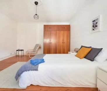Room in a shared 5-bedroom apartment for rent in Lisbon - Foto 5