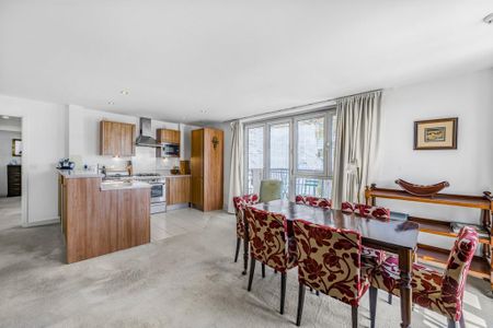 3 bedroom flat to rent - Photo 4