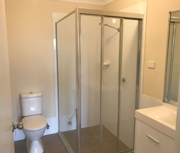 Great Location - 4 Bedroom Duplex - Photo 4