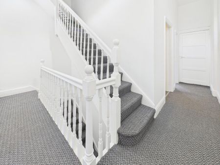 3 bedroom maisonette to rent - Photo 2