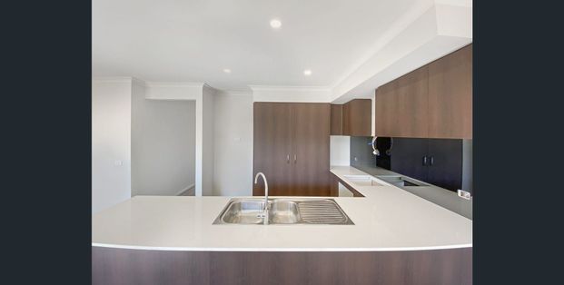 Modern Family Living in Prime Truganina Location! - Photo 1