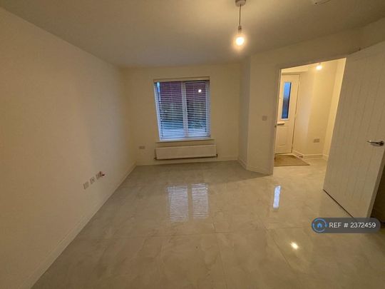 3 bedroom semi-detached house to rent - Photo 1