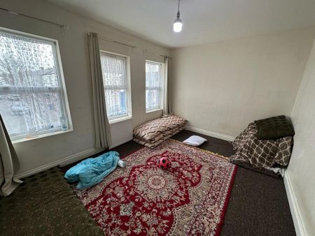 4 bedroom flat to rent - Photo 3