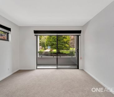 Stunning new build with amazing city and sea views - Photo 1