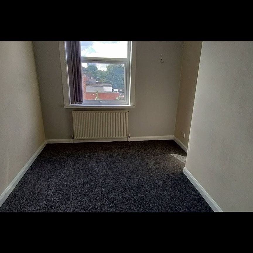2 Bed Flat, Birmingham Road, B70 - Photo 1