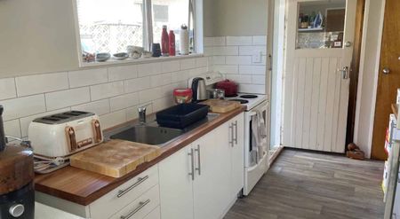 Three-Bedroom Aramoho Home - Photo 5