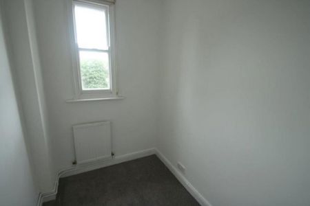 2 bedroom maisonette to rent - Photo 2