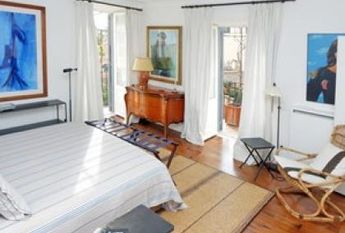 Attic-Spagna: 250mq. Duplex Penthouse located in 15th century Historical Building. Large double living room with fireplace, study, 3 bedrooms, 3 baths, spectauclar entertaining room with 360° views of antique Rome, rooftops and Cupoa’s. Ref #120