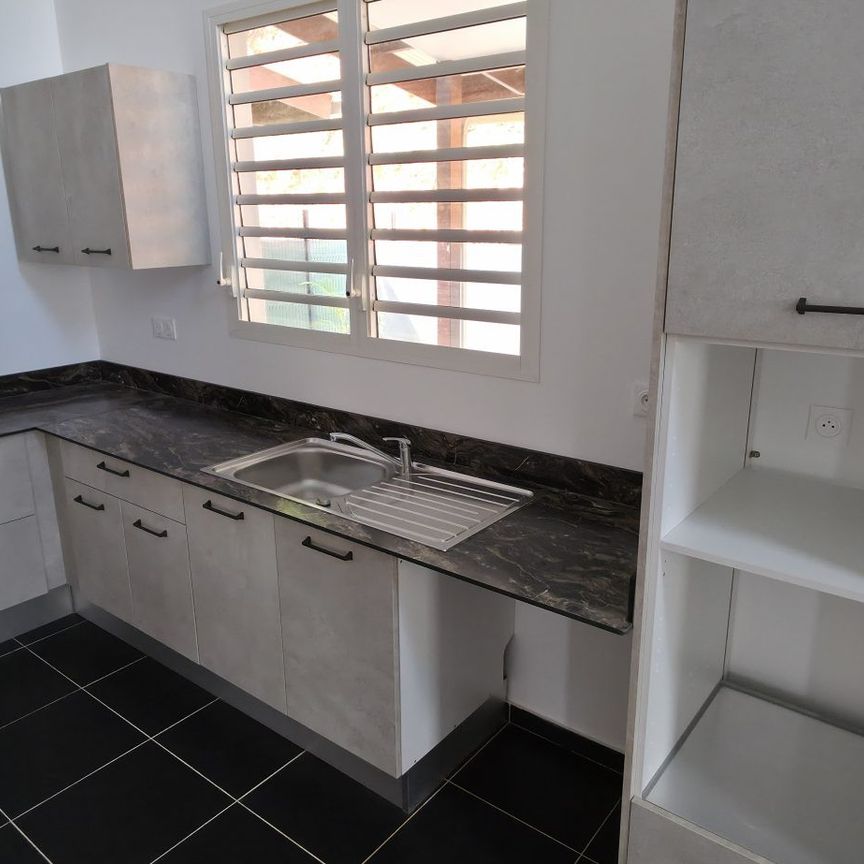 Location Maison 4 pièces 113m² MATOURY 97351 - Photo 1