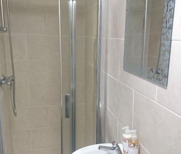 Gilroy Road, Kensington. - Photo 2