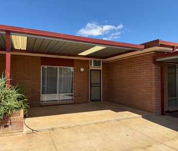 Comfortable One Bedroom Unit - Photo 5