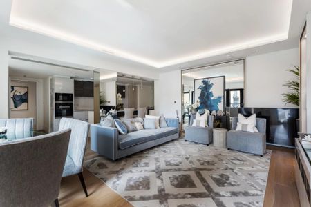 An immaculately presented two bedroom apartment situated within the sought after Kensington Gardens Square development. - Photo 2