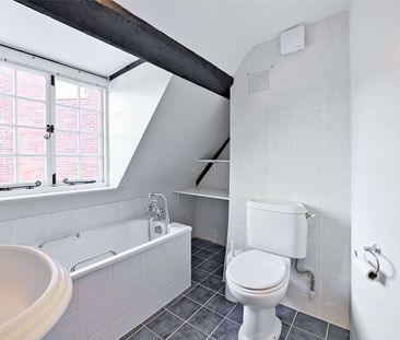 Short Let: A charming Grade II listed riverside cottage set in the ... - Photo 6