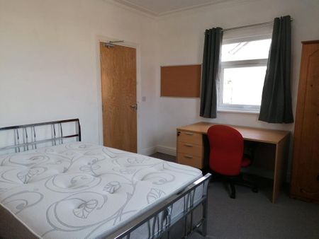 3 bedroom semi-detached house to rent - Photo 5