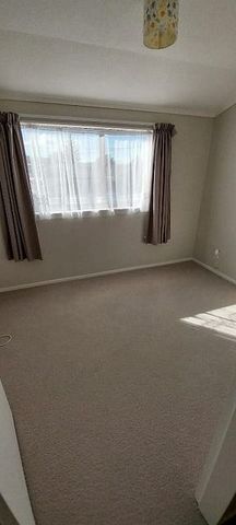 Alicetown Quality 3brm Townhouse - Photo 2
