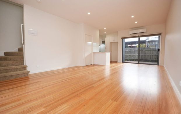 2/16 Clunes Street, Kingsbury VIC 3083 - Townhouse For Rent | Domain - Photo 1