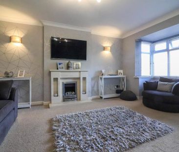 4 bedroom detached house to rent - Photo 2