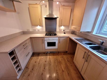 2 bedroom end of terrace house to rent - Photo 4