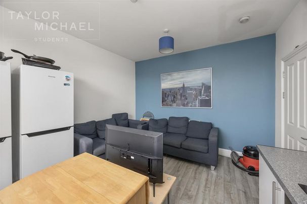 6 bedroom flat to rent - Photo 1