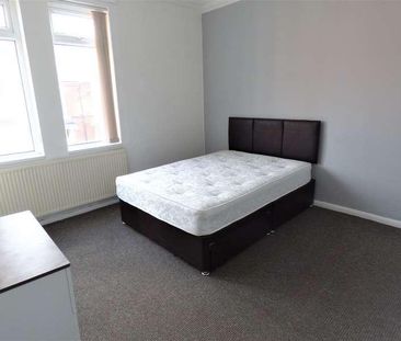 Elmfield Road, Hyde, DN1 - Photo 2