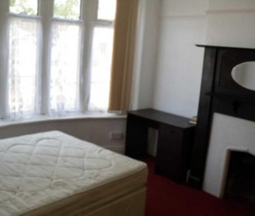4 bedroom semi-detached house to rent - Photo 6