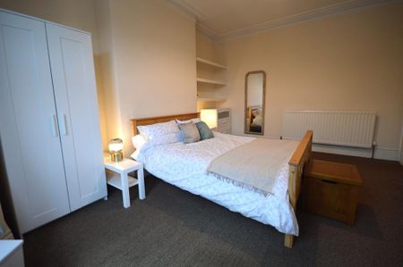 3 bedroom flat to rent - Photo 5