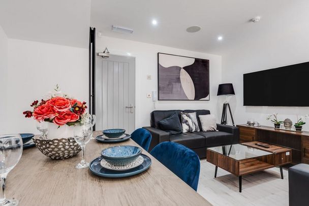 6 bedroom house to rent - Photo 1