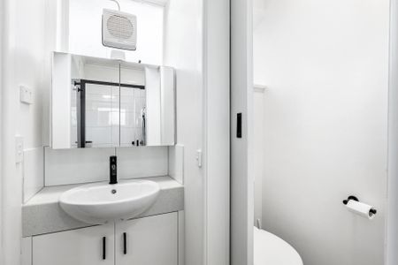 Brightly Renovated Gem - Photo 5